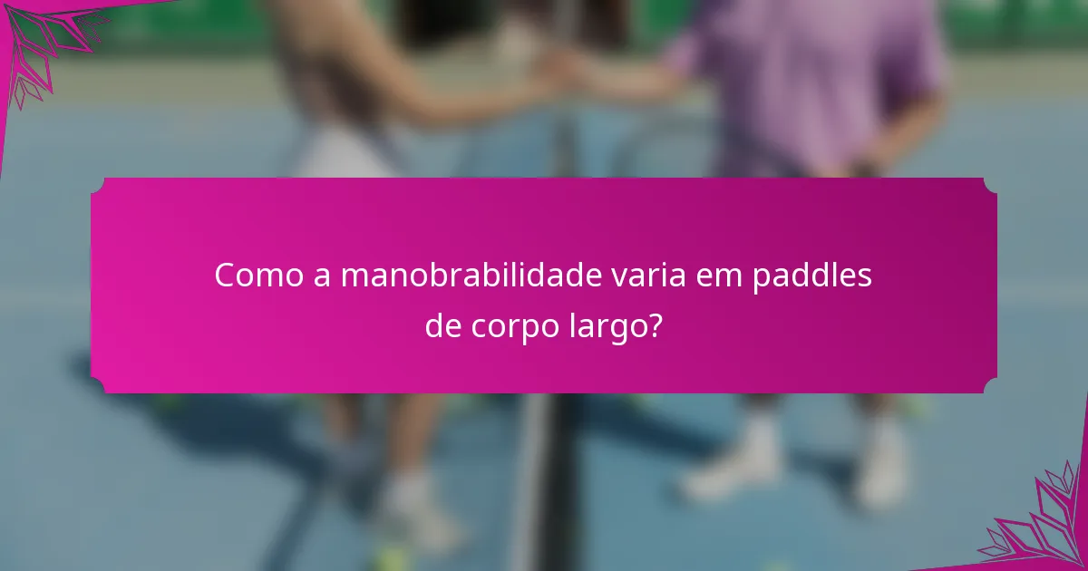 Como a manobrabilidade varia em paddles de corpo largo?